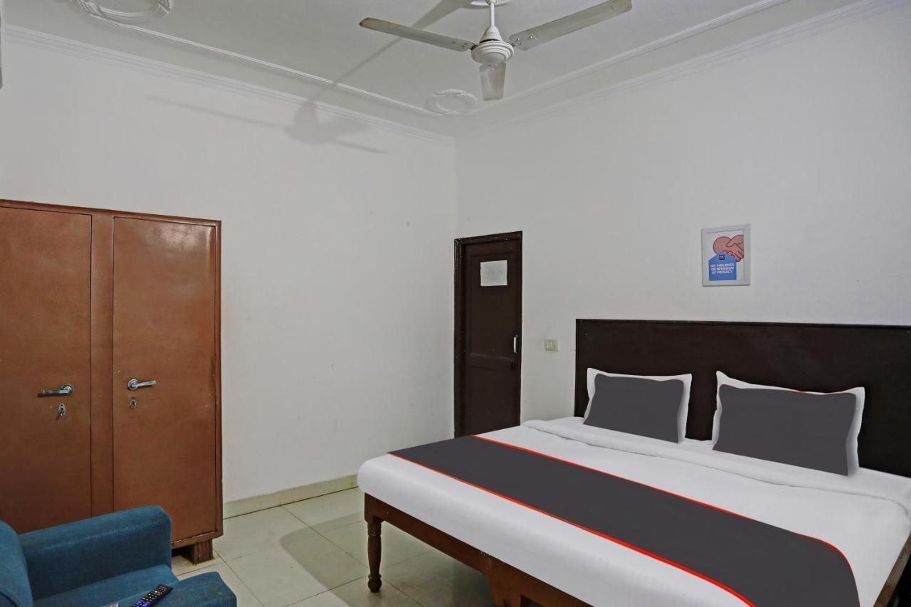 Collection O Mayank Guest House Near Iskcon Temple Noida Kalkaji Devi Exterior photo