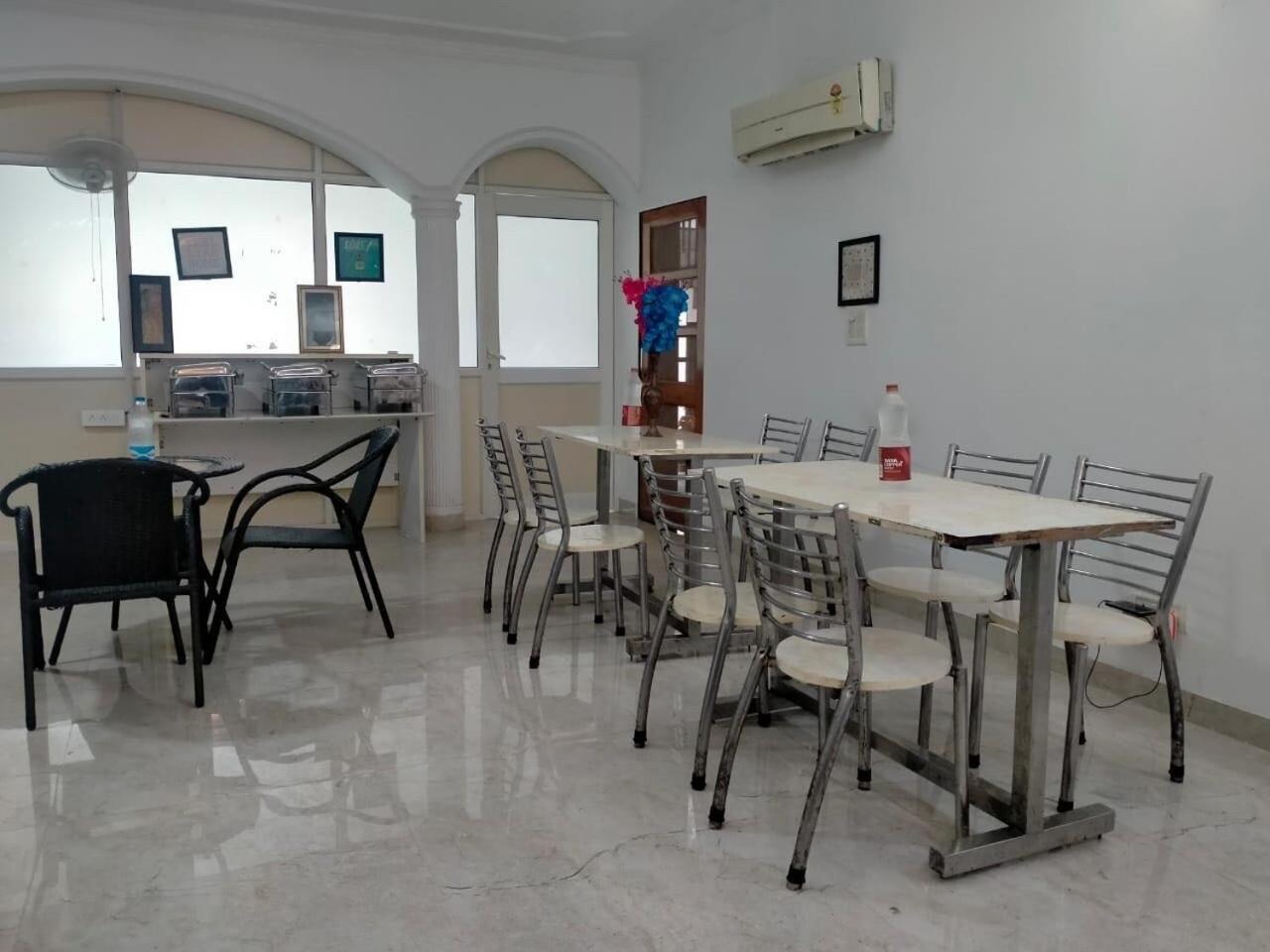 Collection O Mayank Guest House Near Iskcon Temple Noida Kalkaji Devi Exterior photo