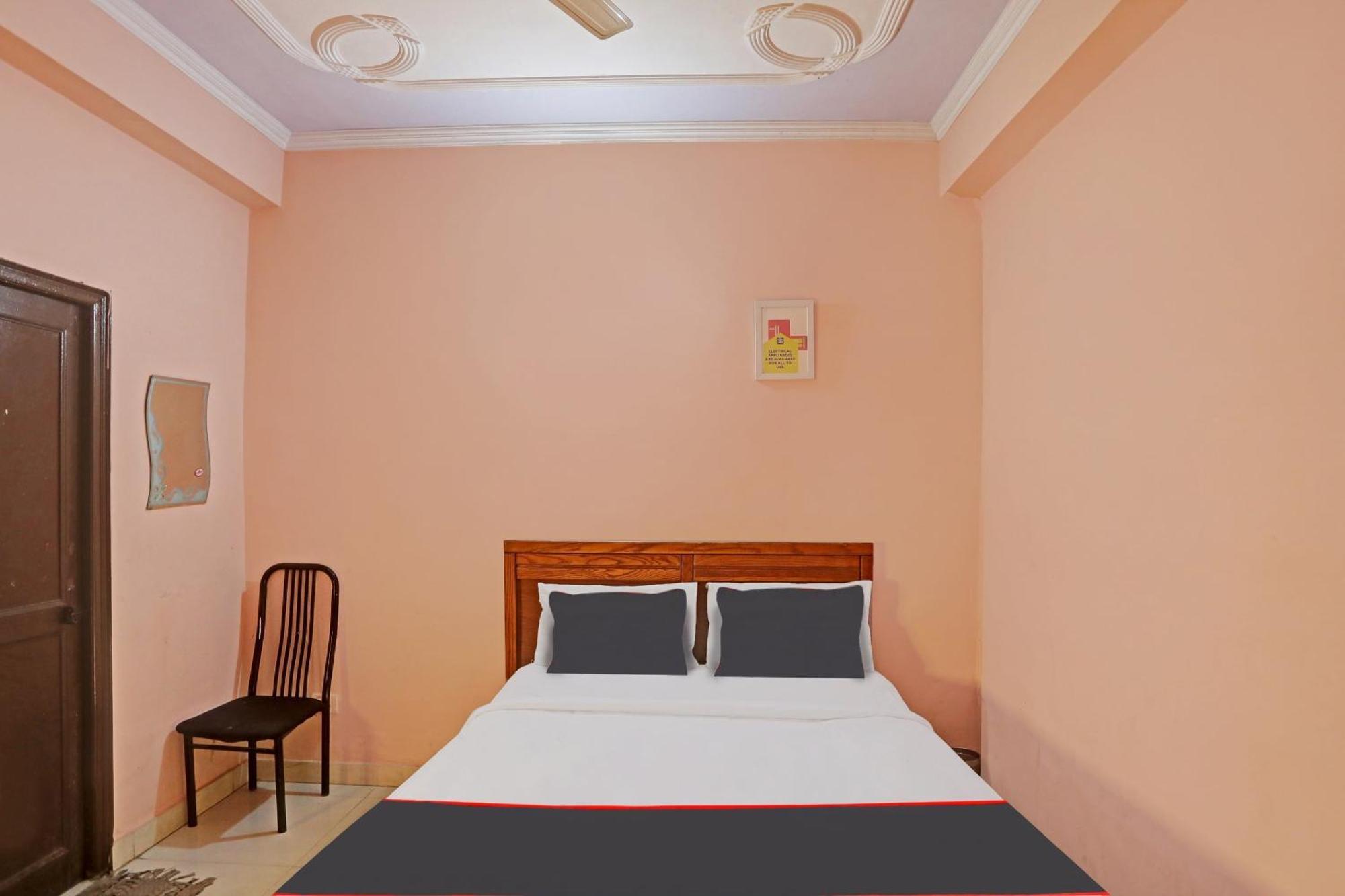 Collection O Mayank Guest House Near Iskcon Temple Noida Kalkaji Devi Exterior photo