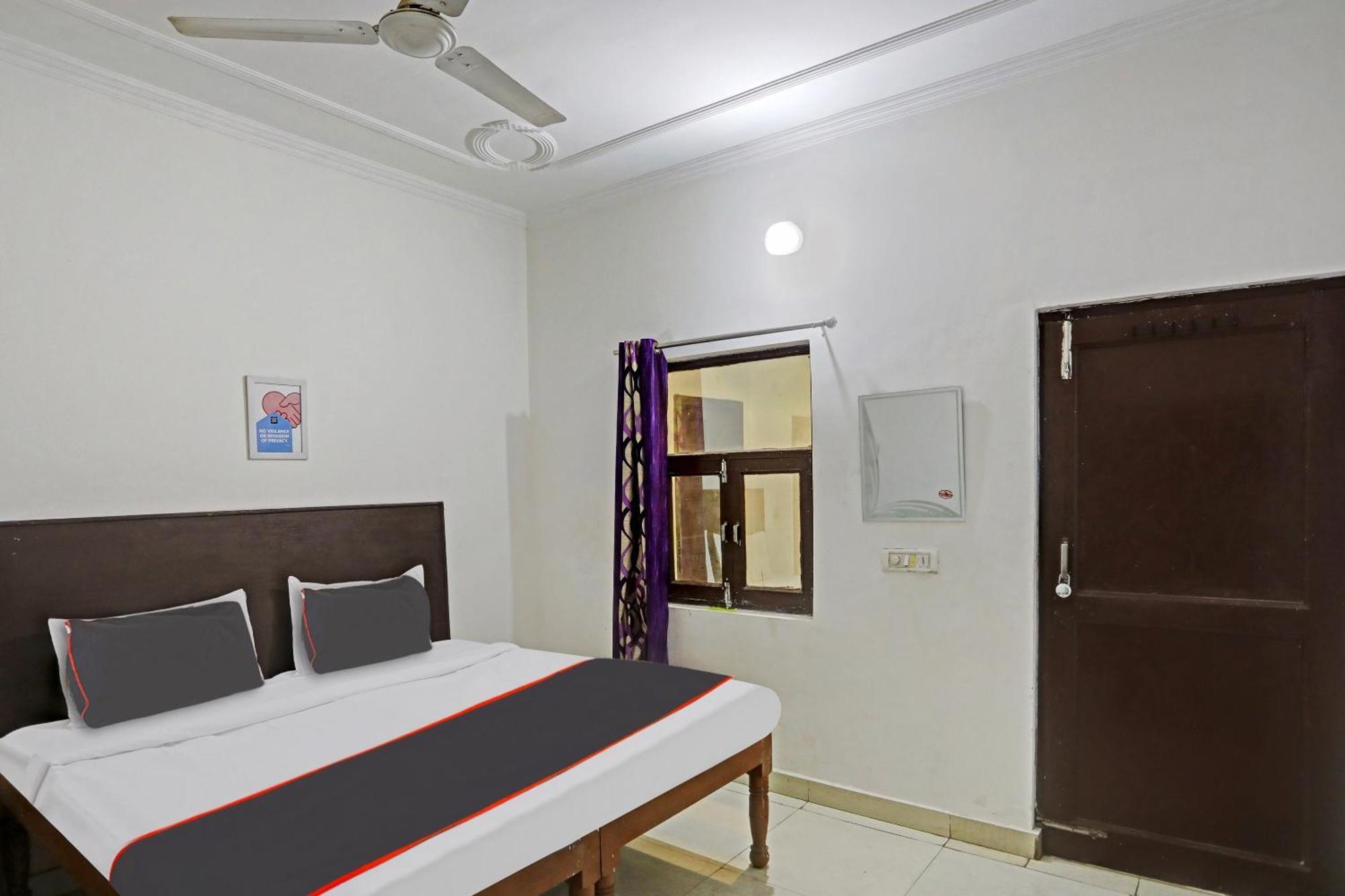 Collection O Mayank Guest House Near Iskcon Temple Noida Kalkaji Devi Exterior photo