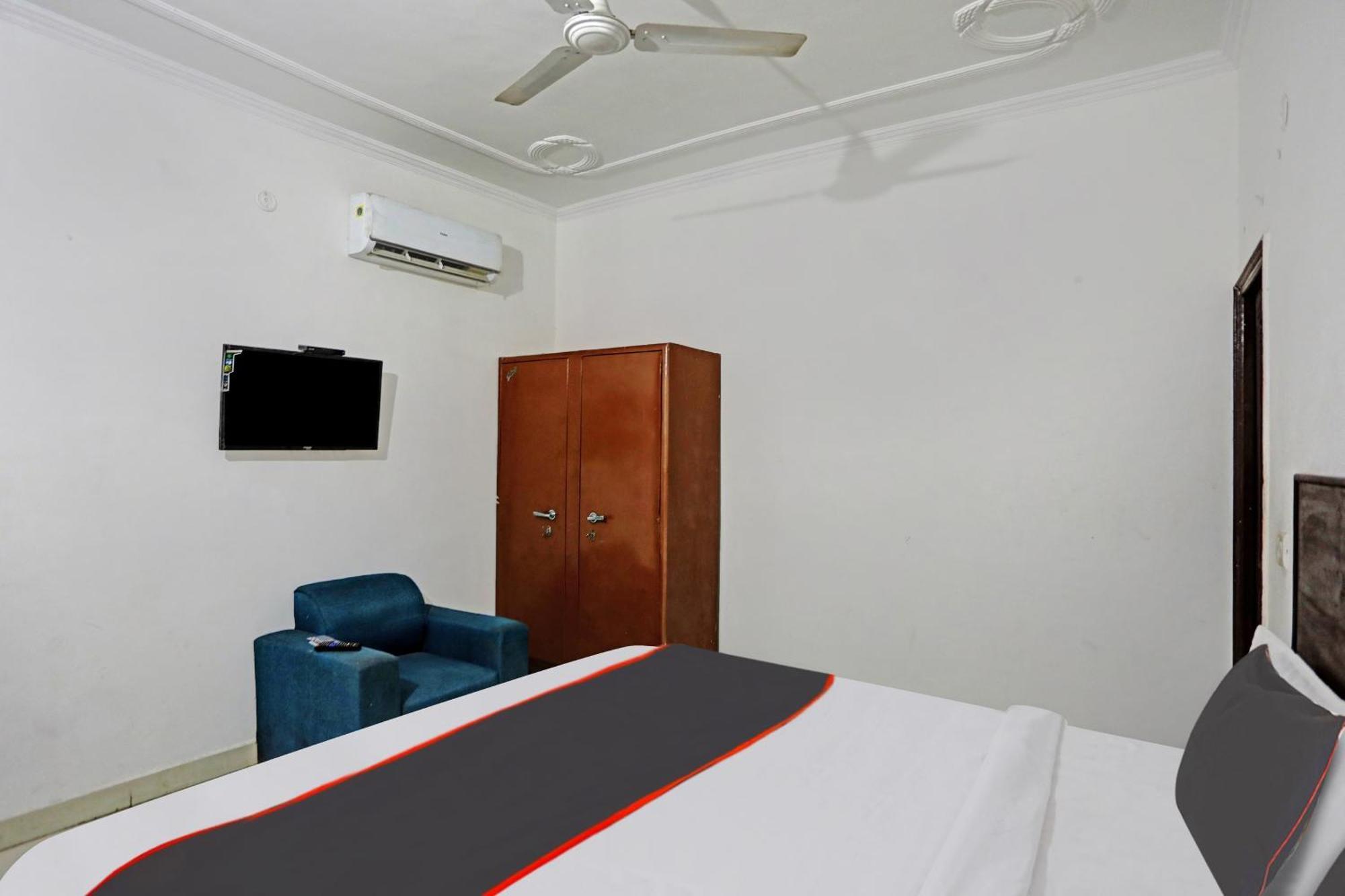 Collection O Mayank Guest House Near Iskcon Temple Noida Kalkaji Devi Exterior photo