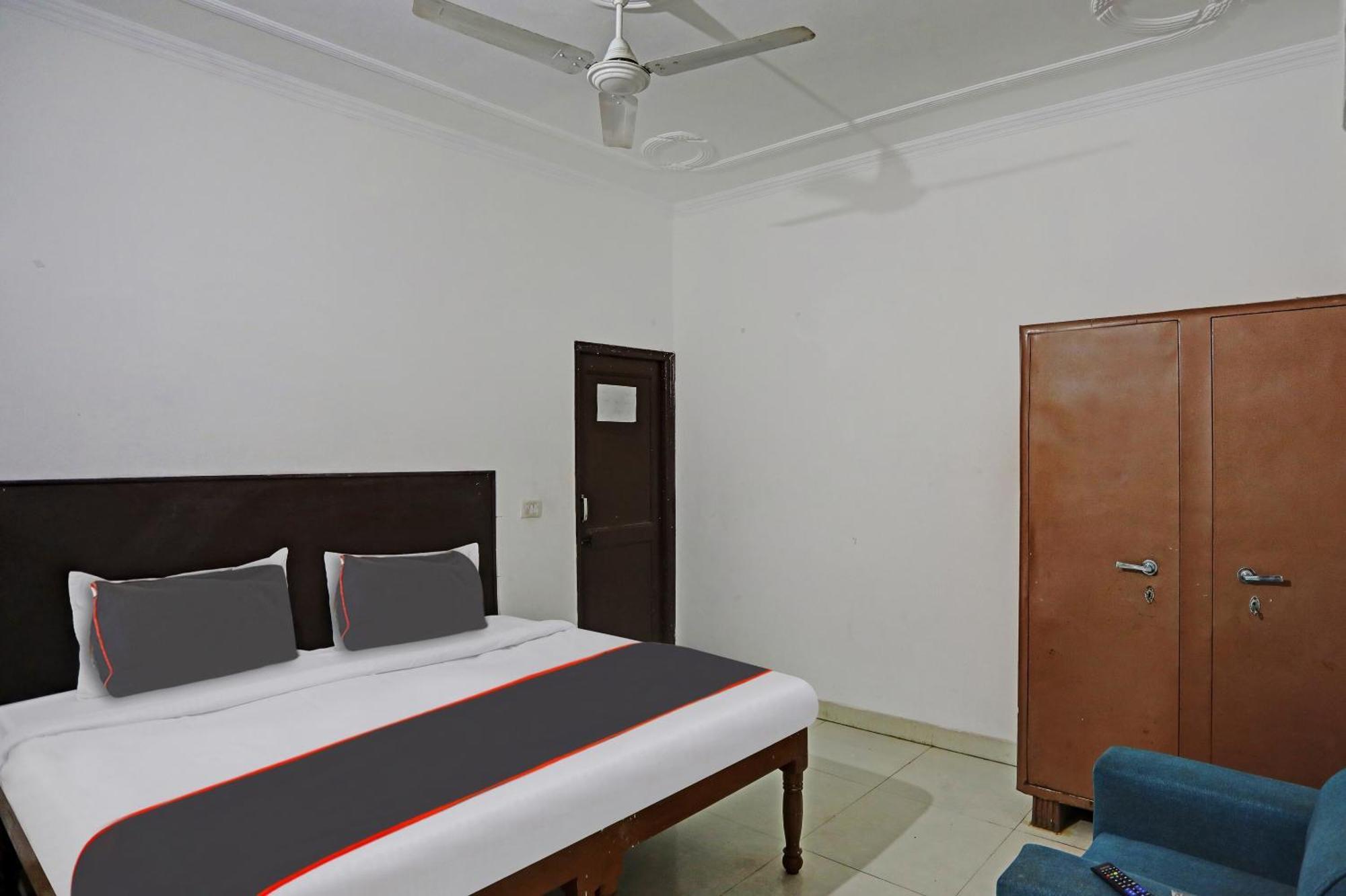 Collection O Mayank Guest House Near Iskcon Temple Noida Kalkaji Devi Exterior photo